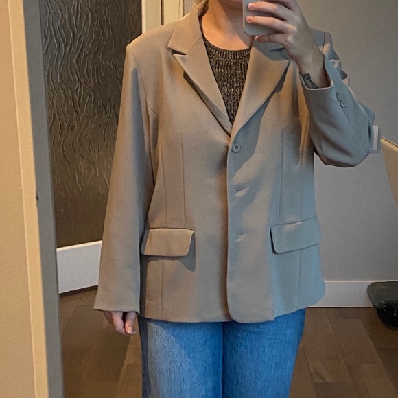 Vintage Taupe Blazer -fits like a medium - Picture 4 of 7